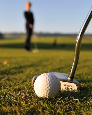 golf-1179908_1920 putter et balle de golf
