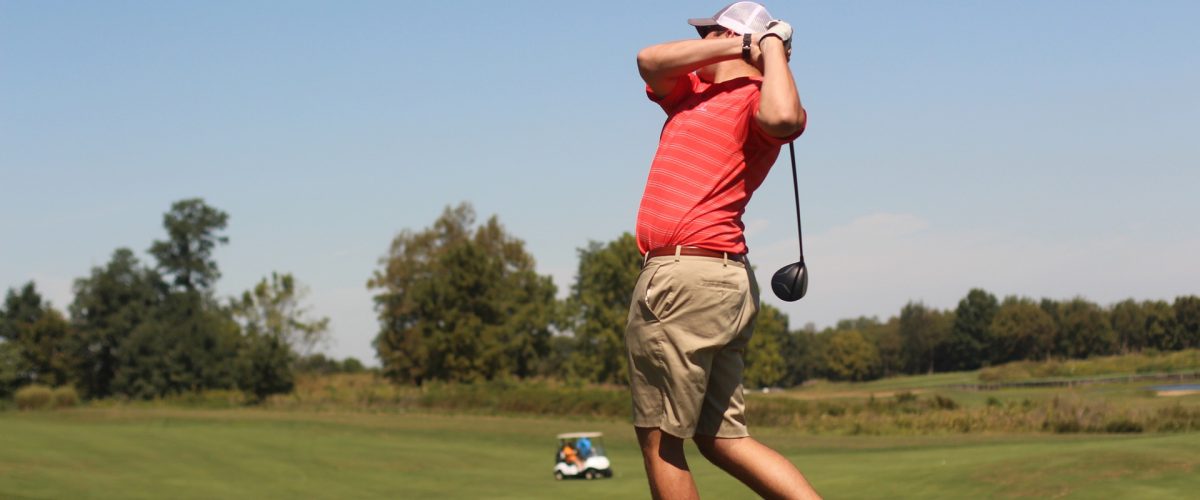 man-1703972_1920 joueur golf aveec driver